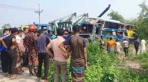 নিয়ন্ত্রণ হারিয়ে চৌদ্দগ্রামে বাস খাদে,নিহত ৫