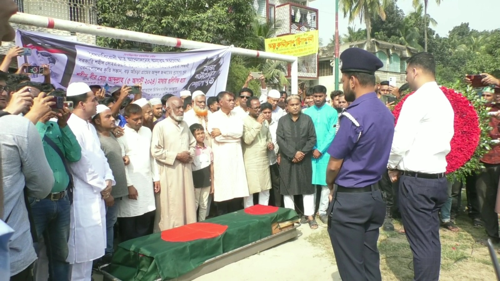 বৈষম্য বিরোধী ছাত্র আব্দুল্লাকে রাষ্ট্রীয় মর্যাদায় দাফন