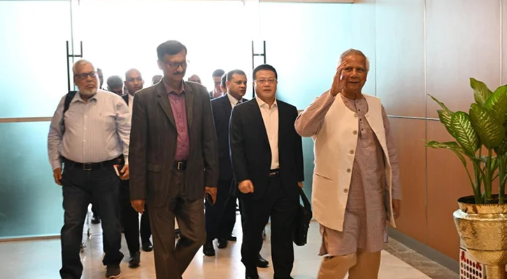 চীনের উদ্দেশে ঢাকা ছেড়েছেন প্রধান উপদেষ্টা
