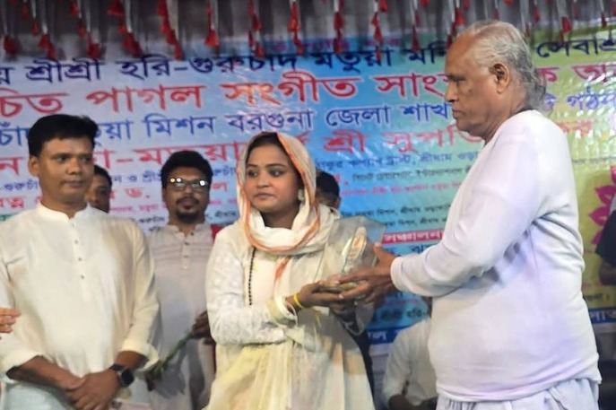 শ্রীশ্রী হরি-গুরুচাঁদ মতুয়া মন্দির দিনা মন্ডলকে স্মারক প্রদান