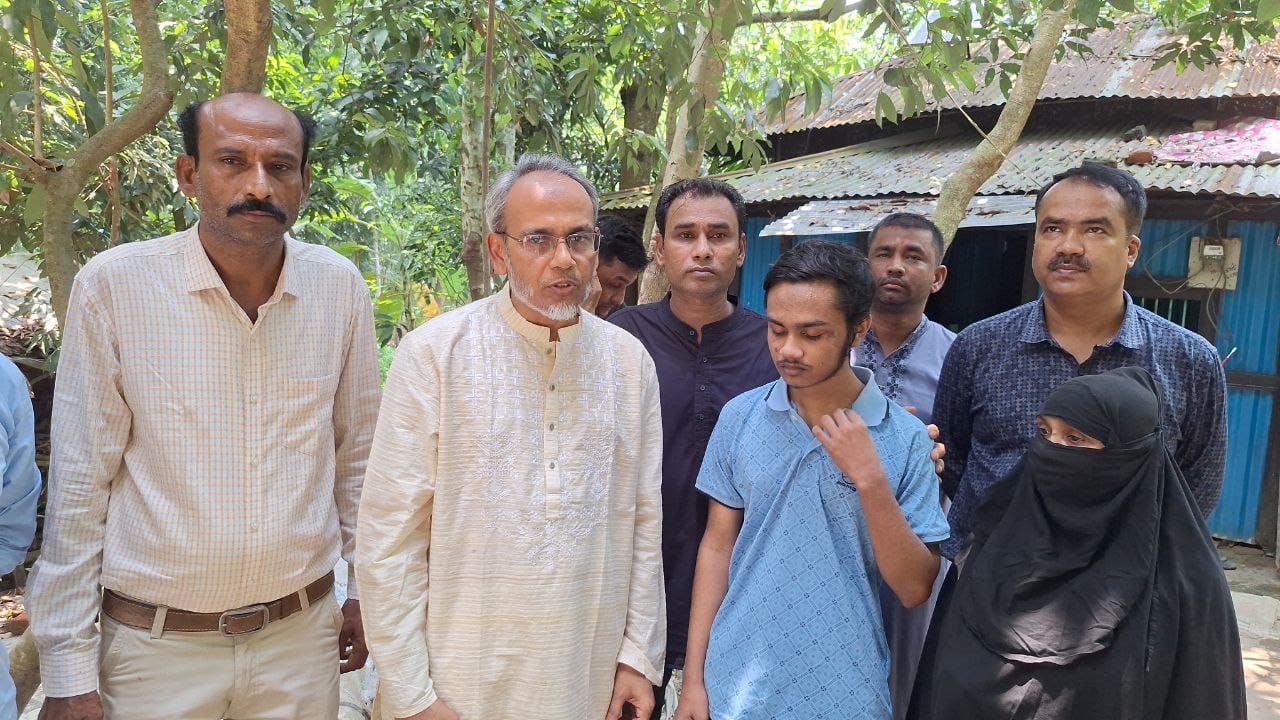 দৃষ্টি হারানো মুবিনের পাশে তারেক রহমান