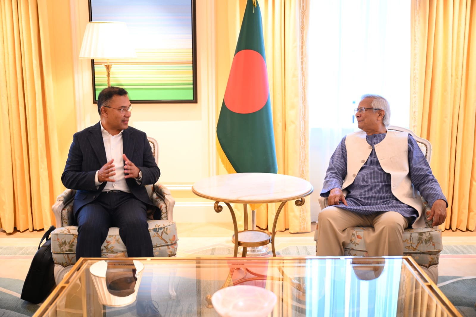 দেড় ঘণ্টা ব্যাপী বৈঠক করলেন ড.ইউনূস-তারেক