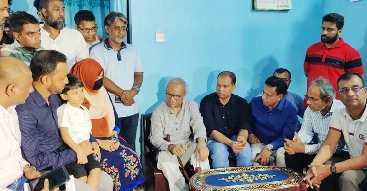 শহীদ পরিবারের খোঁজ নিলেন তারেক রহমান