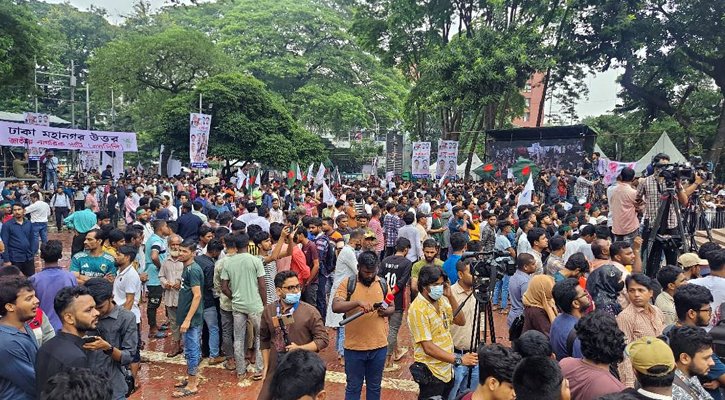 শহীদ মিনারে জড়ো হচ্ছেন এনসিপির নেতাকর্মীরা