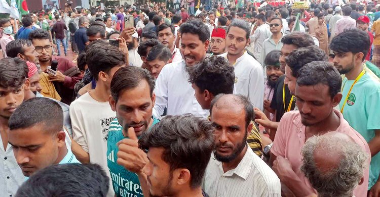 এনসিপির সমাবেশে কেন্দ্রীয় নেতারা