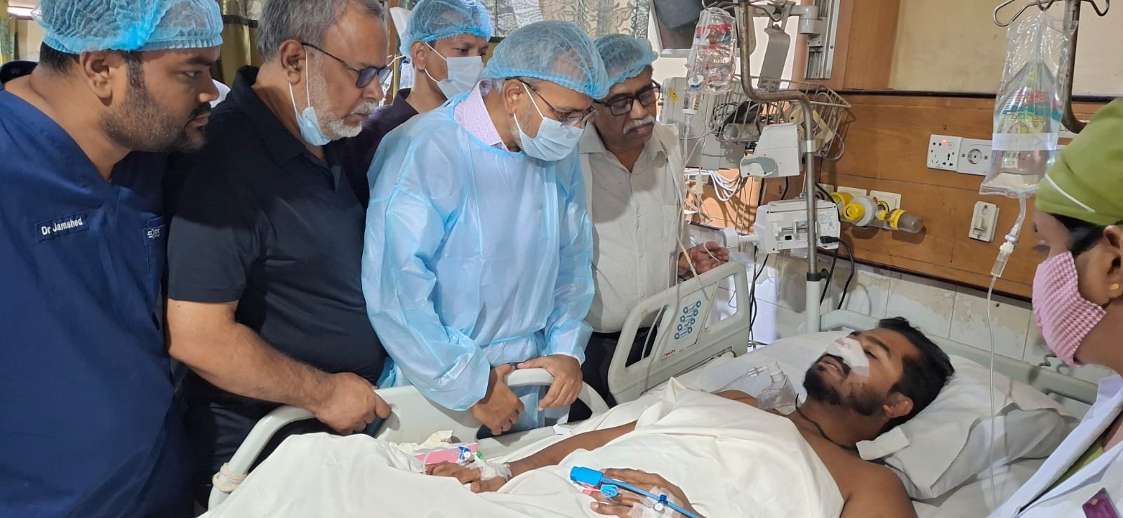 নূরকে দেখতে হাসপাতালে ডা.রফিকূল ইসলাম