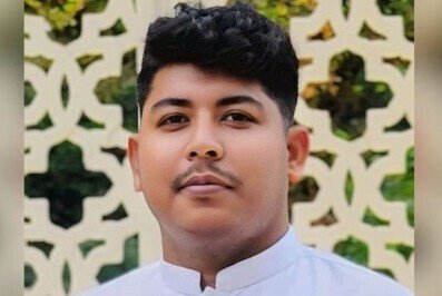 ভাঙা হাত নিয়ে ডাকসুতে লড়ছেন মেহেদী