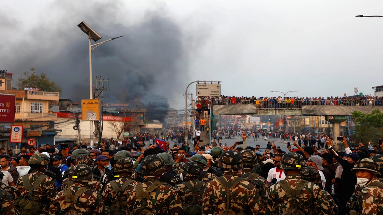 উত্তাল নেপাল, কাঠমান্ডুতে কারফিউ জারি