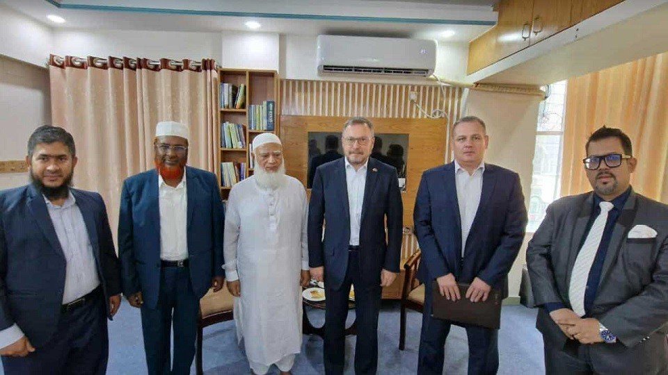 আমিরের সঙ্গে সাক্ষাৎ করলেন রাশিয়ার রাষ্ট্রদূত