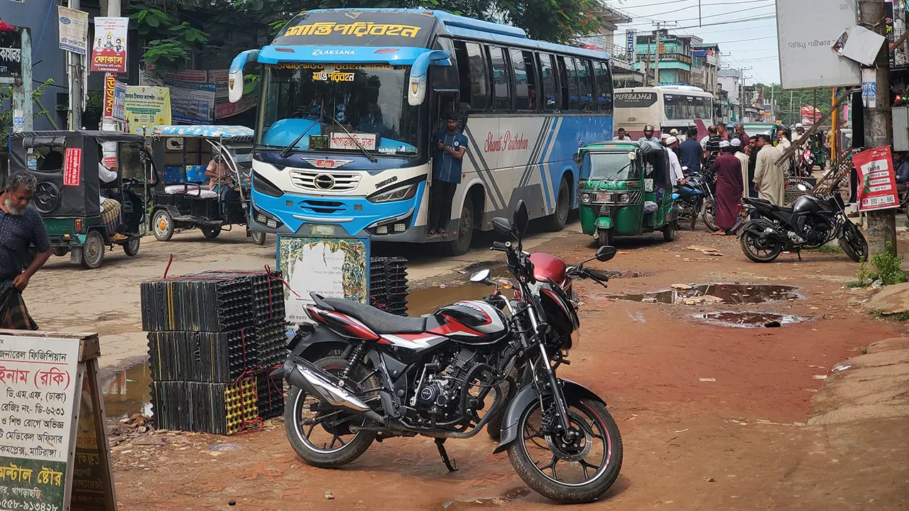 স্বস্তি ফিরেছে খাগড়াছড়িতে, যান চলাচল শুরু