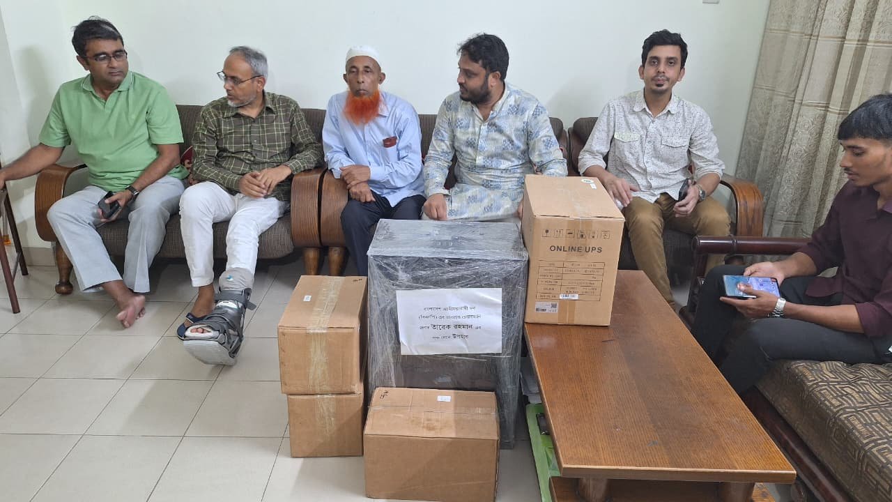 ডা.সজীবের মা’র জন্য চিকিৎসা সরঞ্জাম তারেক রহমানের