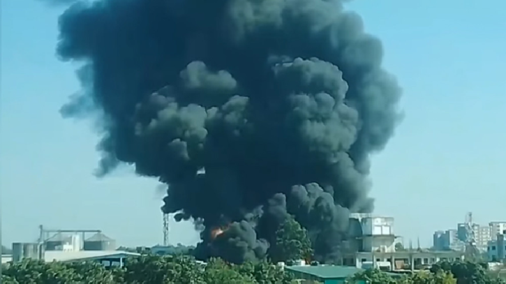 গাজীপুরে কয়েল কারখানায় আগুন