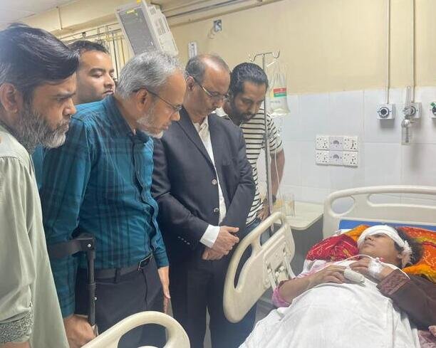 ভুমিকম্পে আহতদের দেখতে হাসপাতালে ডা.রফিক