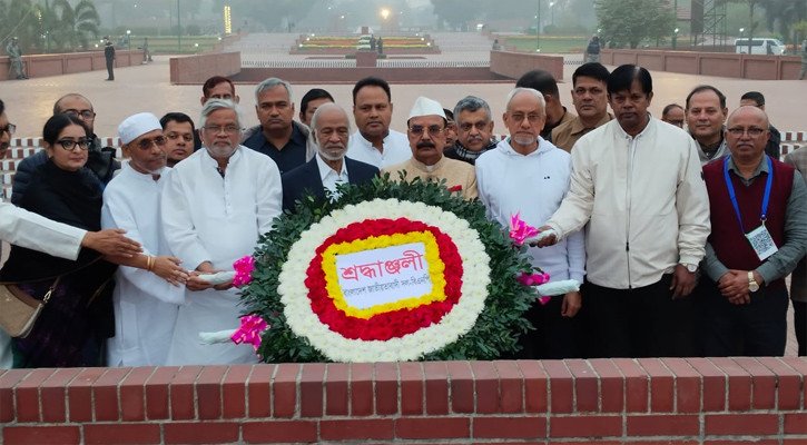 স্মৃতিসৌধে তারেক রহমানের পক্ষে শ্রদ্ধা নিবেদন