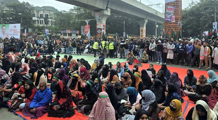 শাহবাগে সর্বাত্মক অবরোধ:২৪ দিনেবিচার দাবি