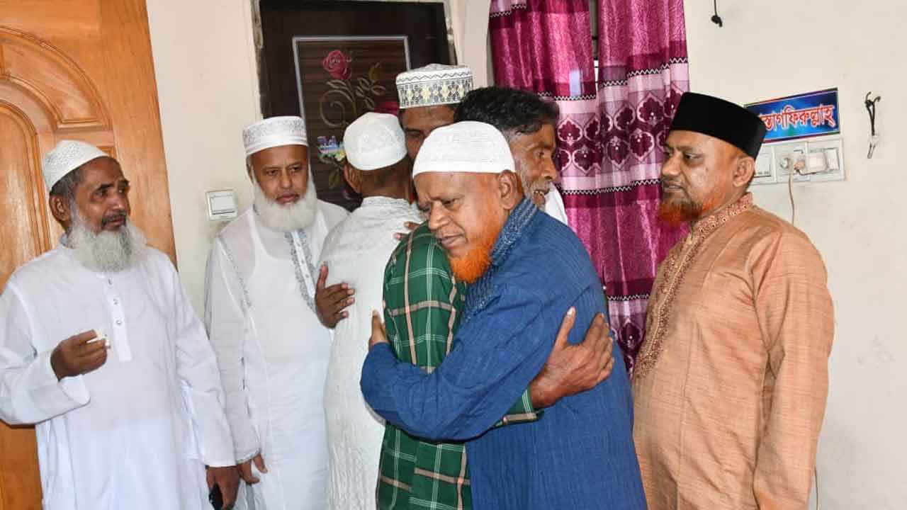 জুলাই শহীদ পরিবারের সঙ্গে জামায়াত নেতাদের ঈদ
