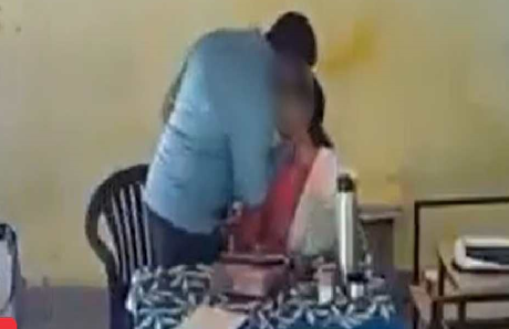 ক্যামেরায় ধরা পড়ল শিক্ষকের অন্তরঙ্গ মুহূর্ত
