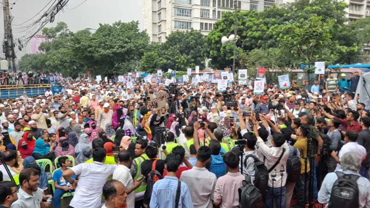 ‘ভূতুড়ে বিল’ বাতিলের দাবিতে পল্টনে ১১ দল