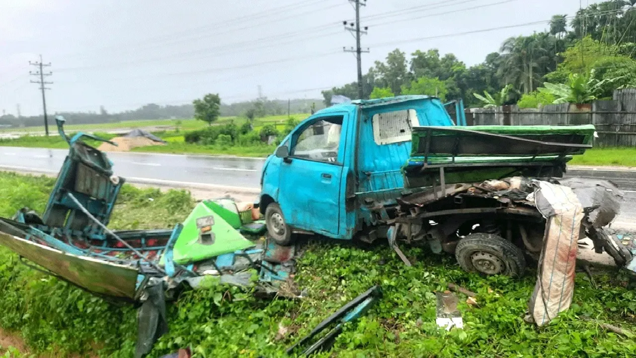 চকরিয়ায় বাস-লেগুনা সংঘর্ষে নিহত ৪,আহত ৫