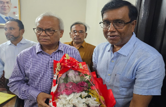 বিএনপির মহাসচিবকে ফুলেল শুভেচ্ছা জাফর ইমামের